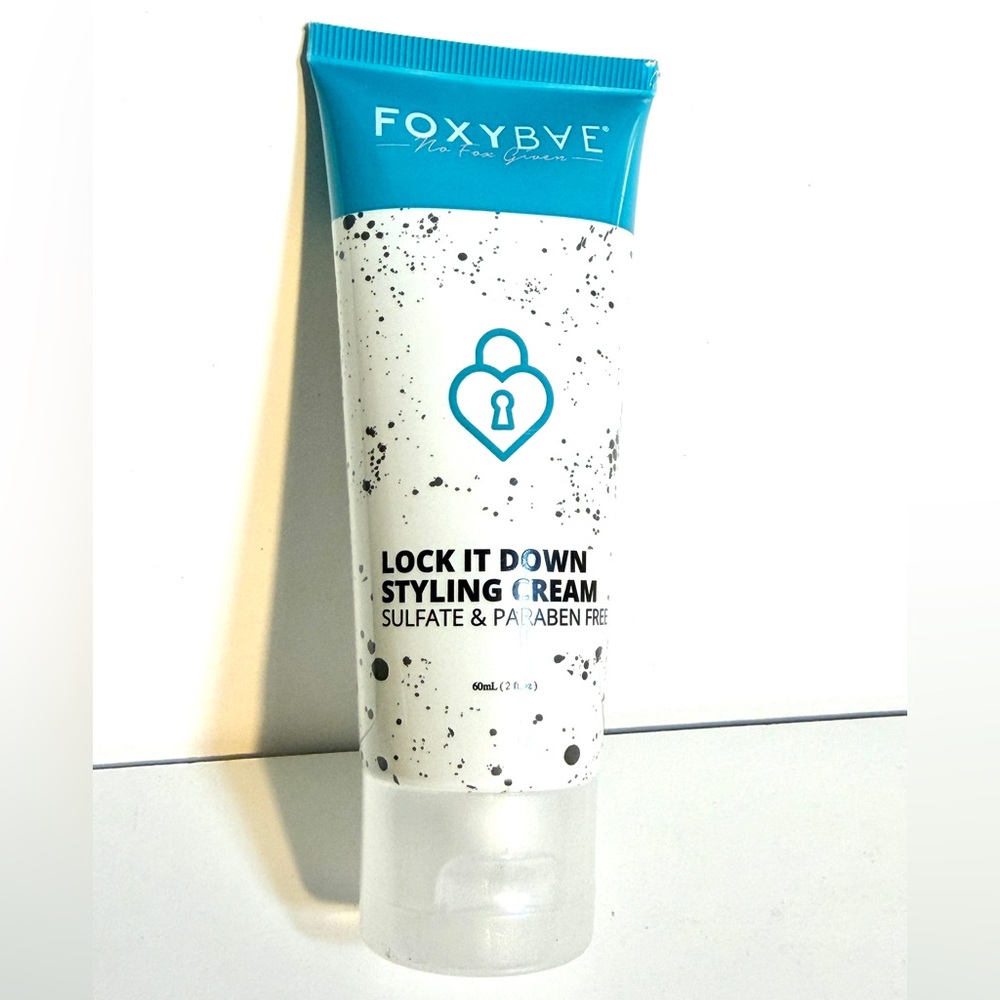 💙 Foxy Bae Lock It Down Styling Cream 💙 5/25